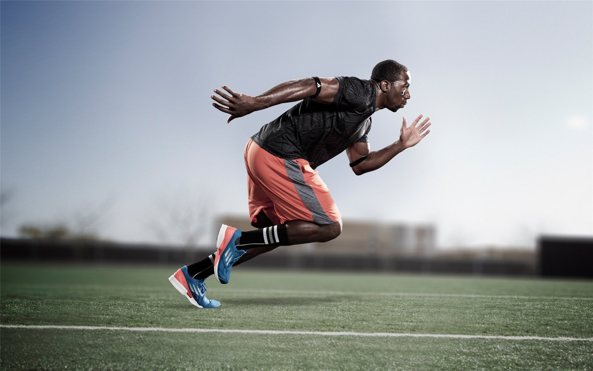 “荒野狂飙：驾驶在火焰与泥泞之间的极限挑战”，狂野飙车sarthe